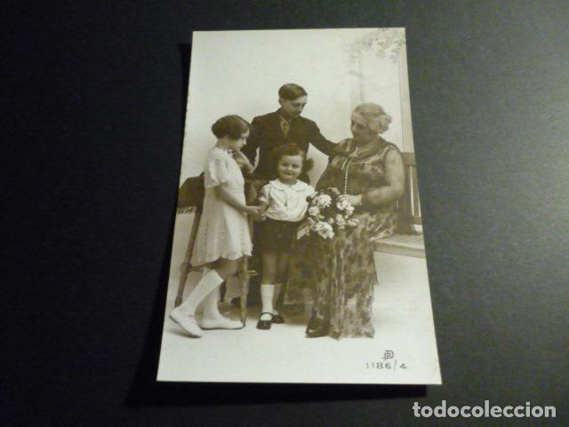 Postales: NI&Ntilde;OS CON ABUELA POSTAL - Foto 1