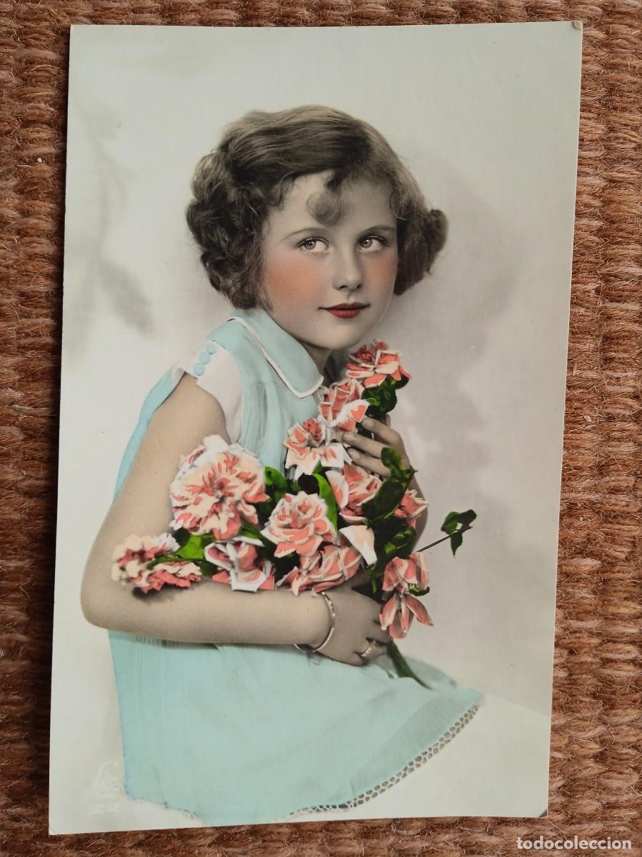 Postales: NI&Ntilde;A CON FLORES - Foto 1