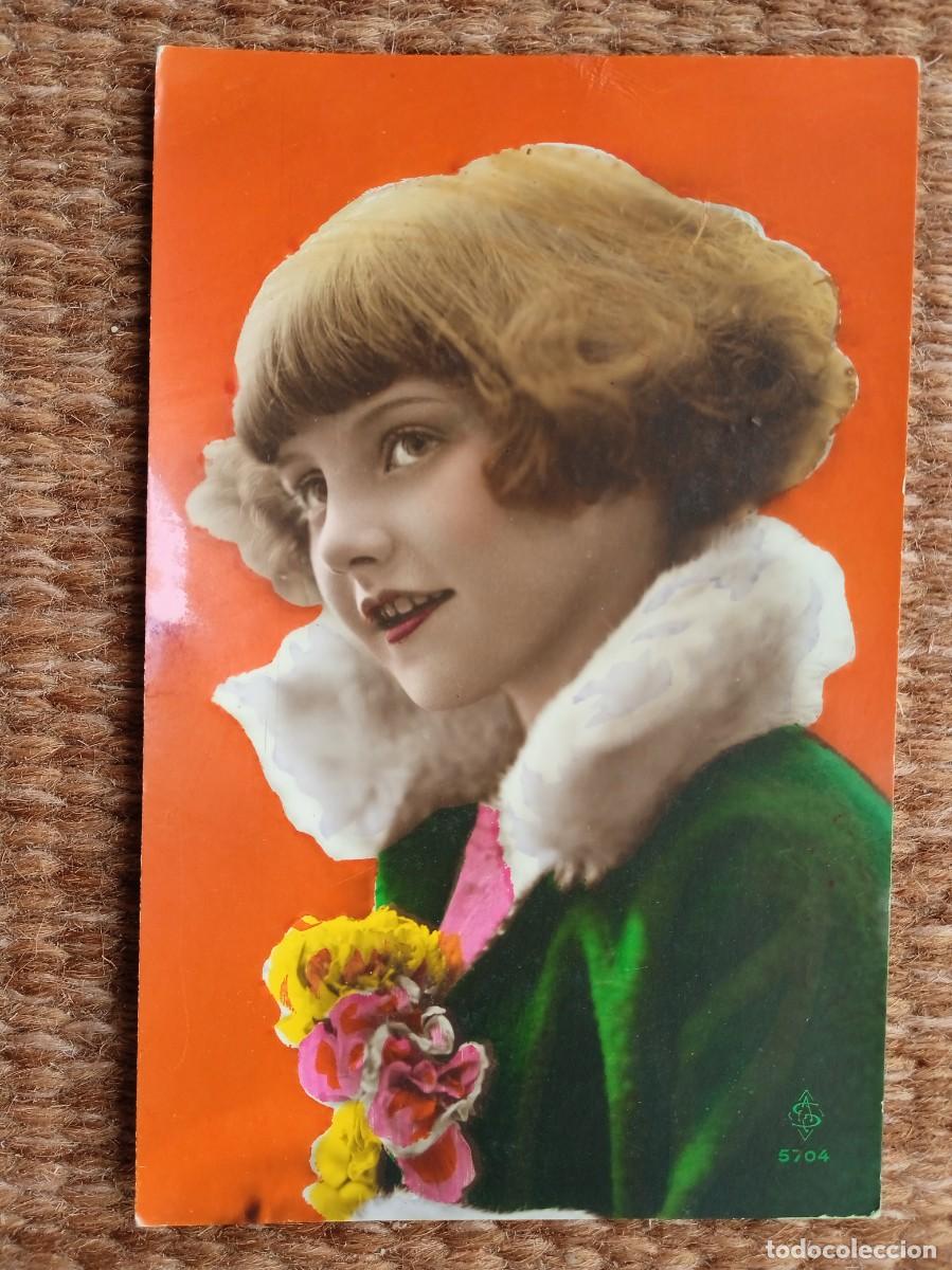 Postales: NI&Ntilde;A CON FLORES - Foto 1