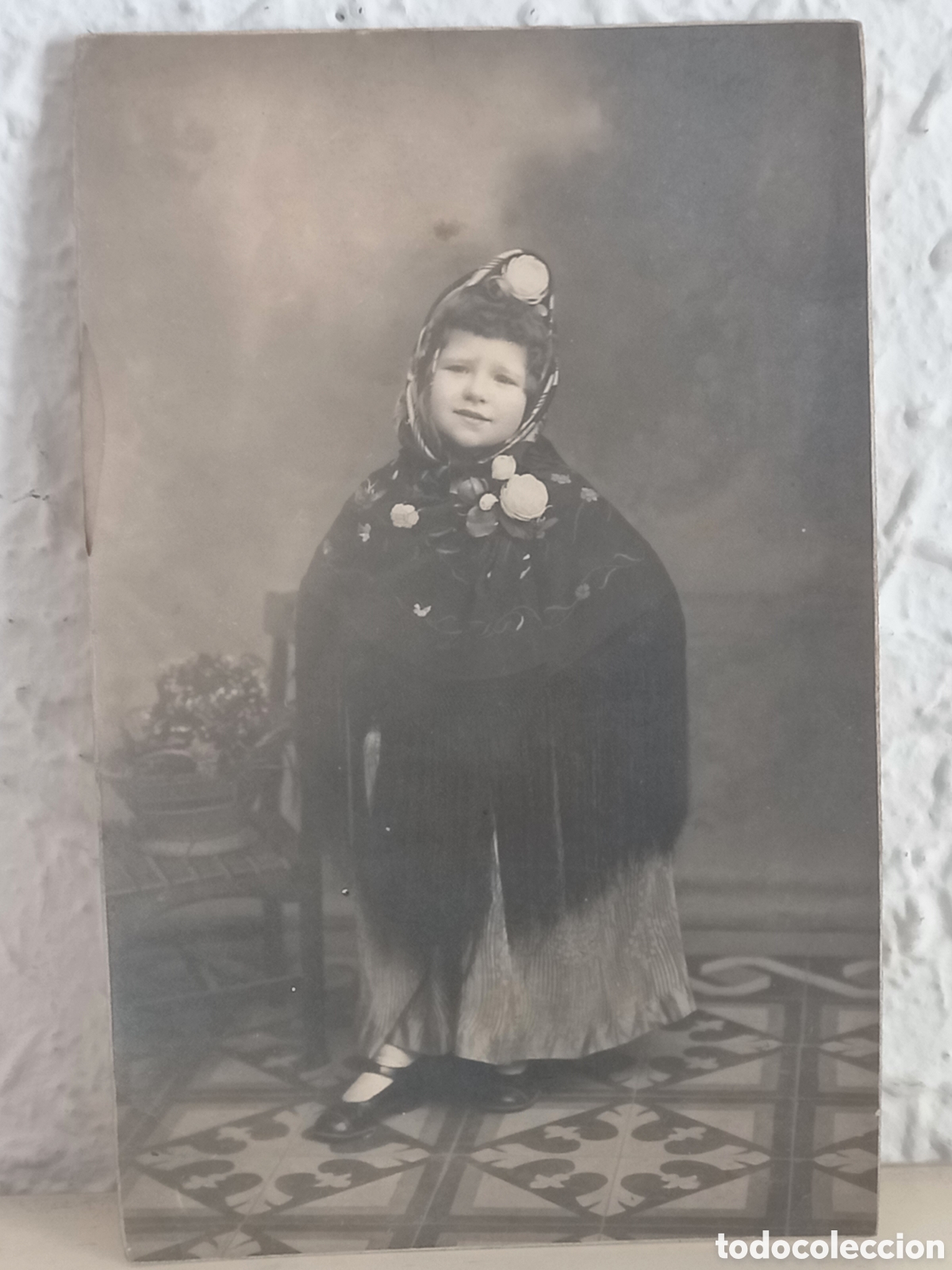 Postales: Postal ni&ntilde;a ataviada con Mant&oacute;n de Manila - Foto 1