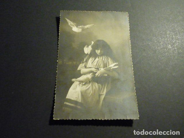 Postales: NI&Ntilde;A CON PALOMAS POSTAL - Foto 1