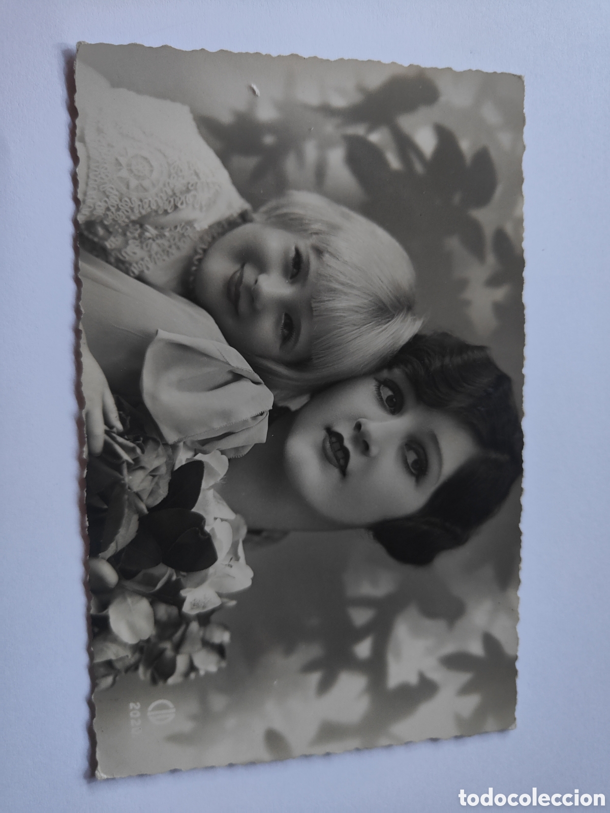 Postales: POSTAL NI&Ntilde;AS CON FLORES - Foto 1
