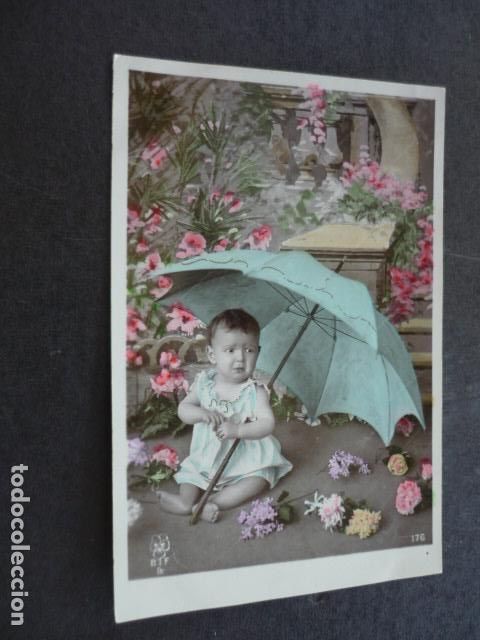Postales: NI&Ntilde;O CON PARAGUAS POSTAL - Foto 1