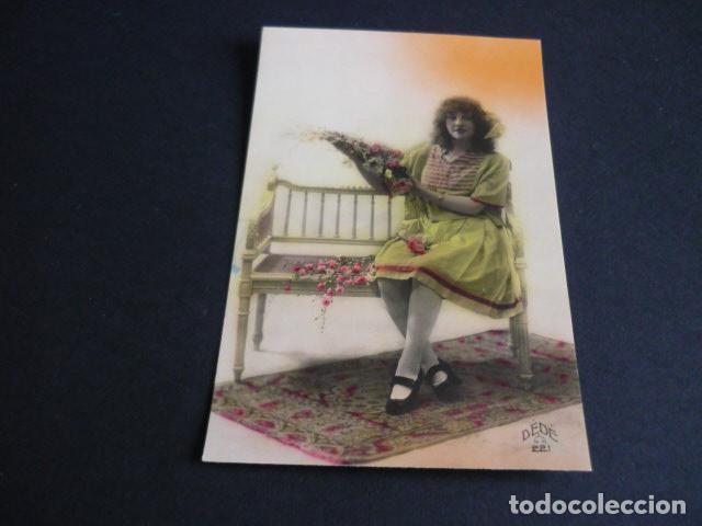 Postales: NI&Ntilde;A CON FLORES POSTAL - Foto 1