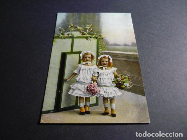 Postales: NI&Ntilde;AS CON FLORES POSTAL - Foto 1