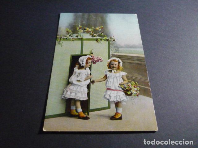 Postales: NI&Ntilde;AS CON FLORES POSTAL - Foto 1