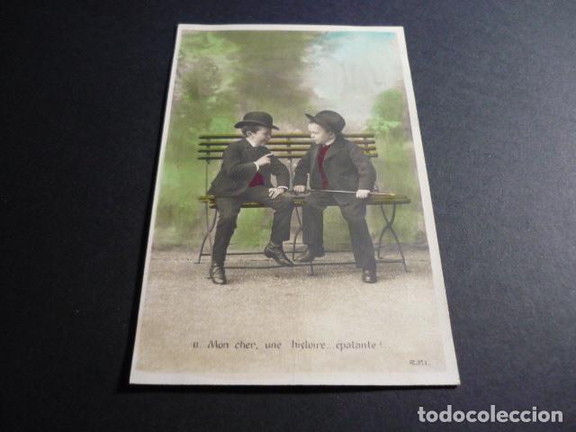 Postales: NI&Ntilde;OS SALUDANDOSE POSTAL - Foto 1