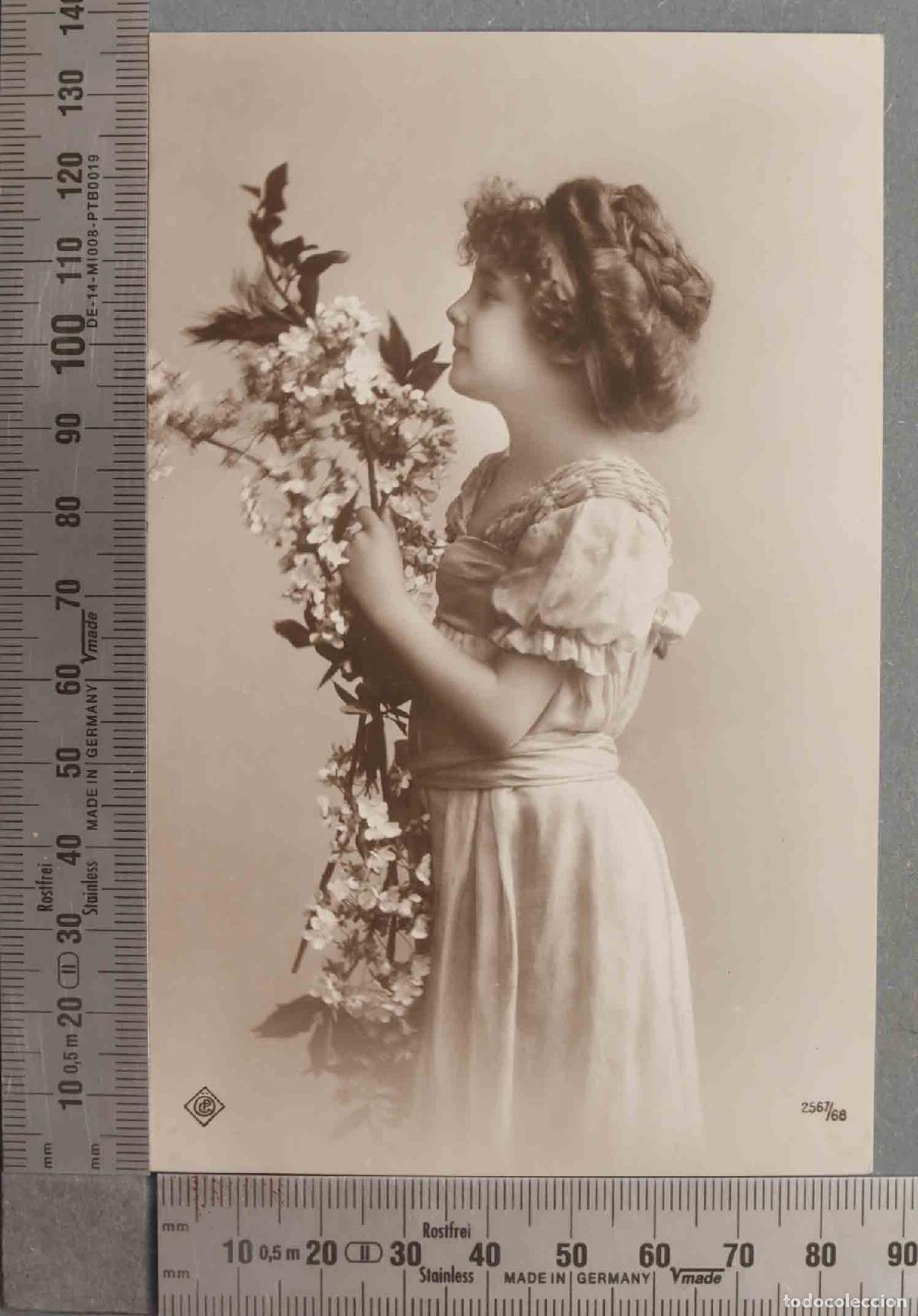 Postales: POSTAL. NI&Ntilde;A CON FLORES - Foto 1