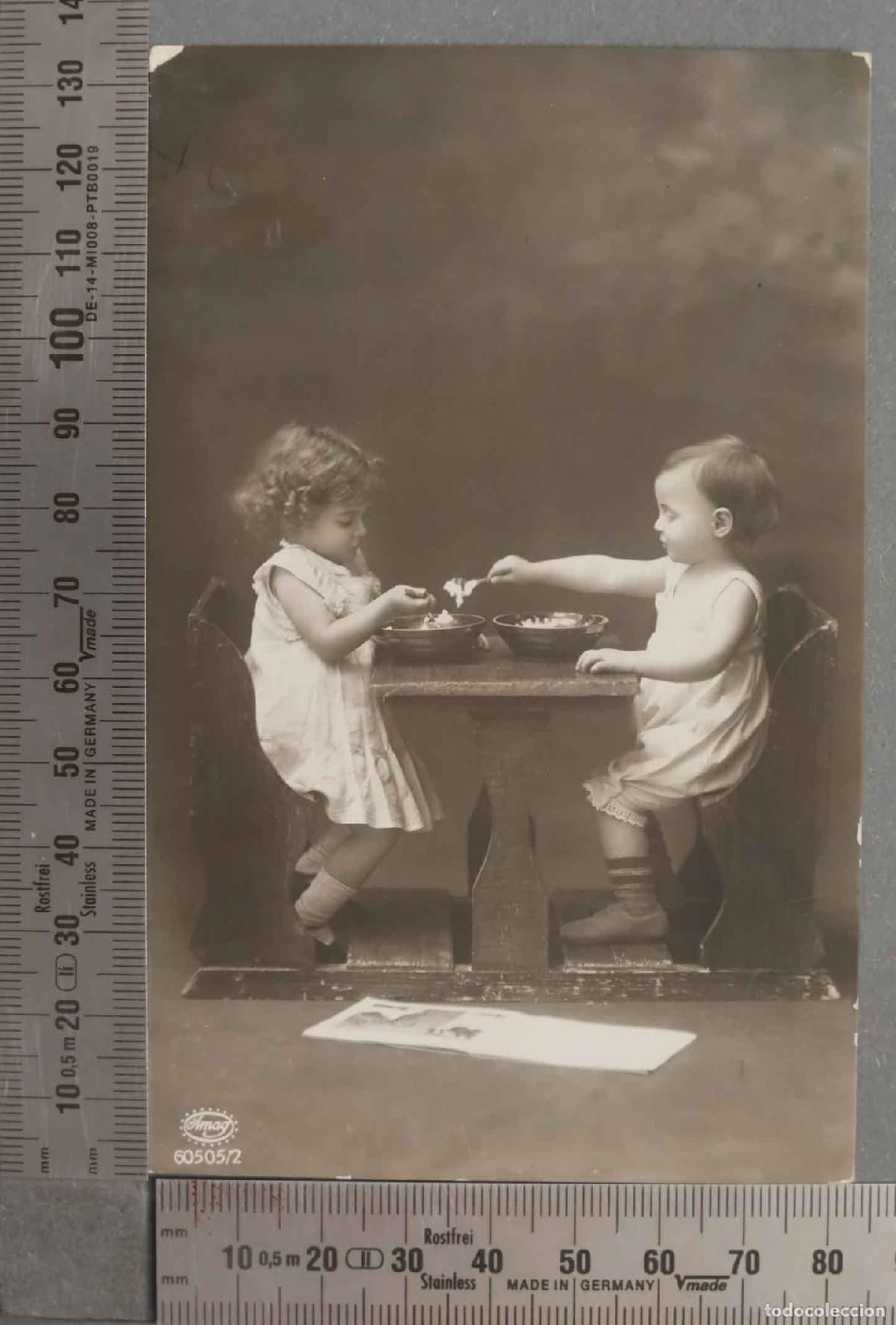 Postales: POSTAL. NI&Ntilde;OS COMIENDO. - Foto 1