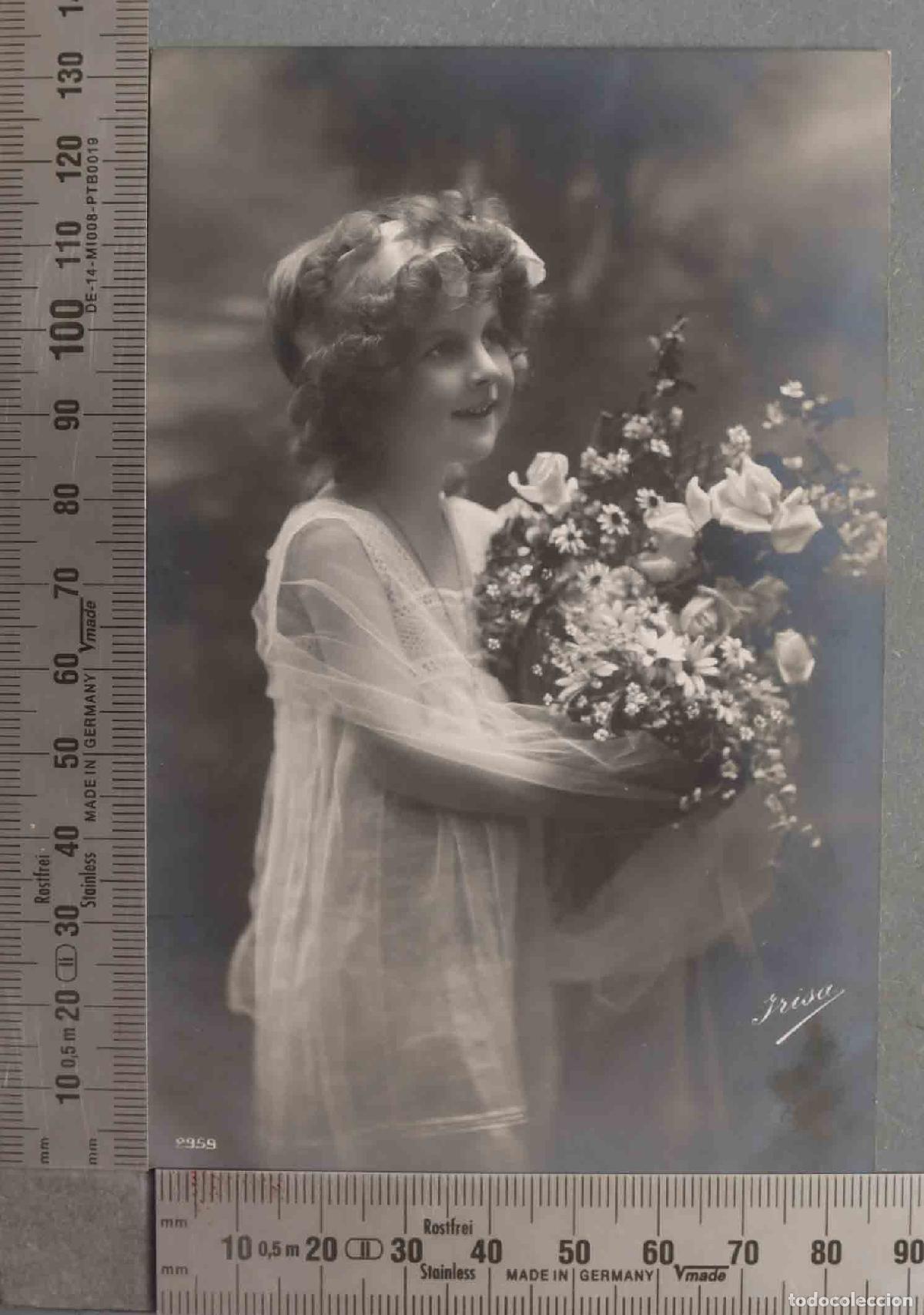 Postales: POSTAL. NI&Ntilde;A CON FLORES - Foto 1
