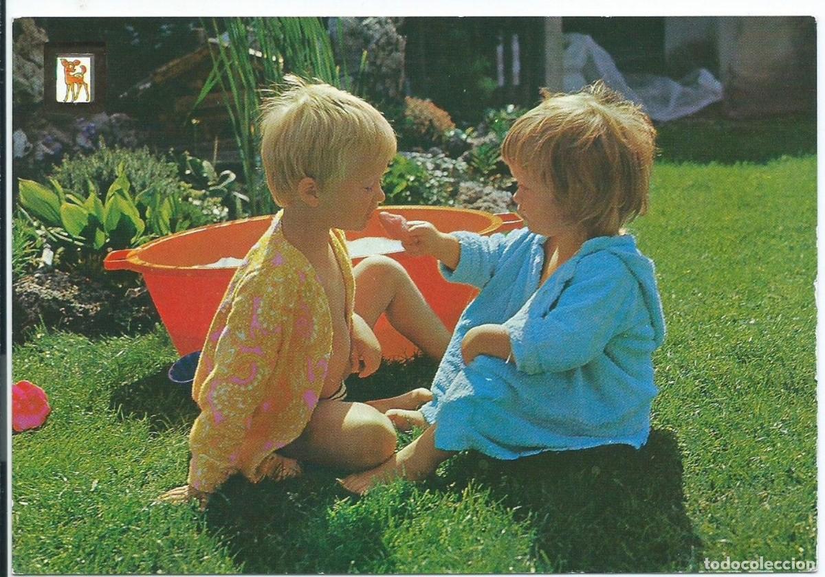 Postales: NI&Ntilde;OS JUGANDO SOBRE EL CESPED - Foto 1