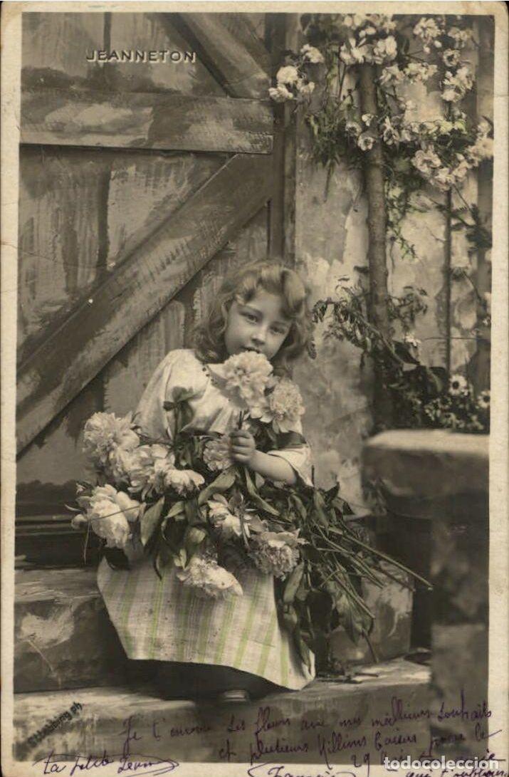 Postales: Antigua postal francesa - Ni&ntilde;a con flores - Circulada y escrita