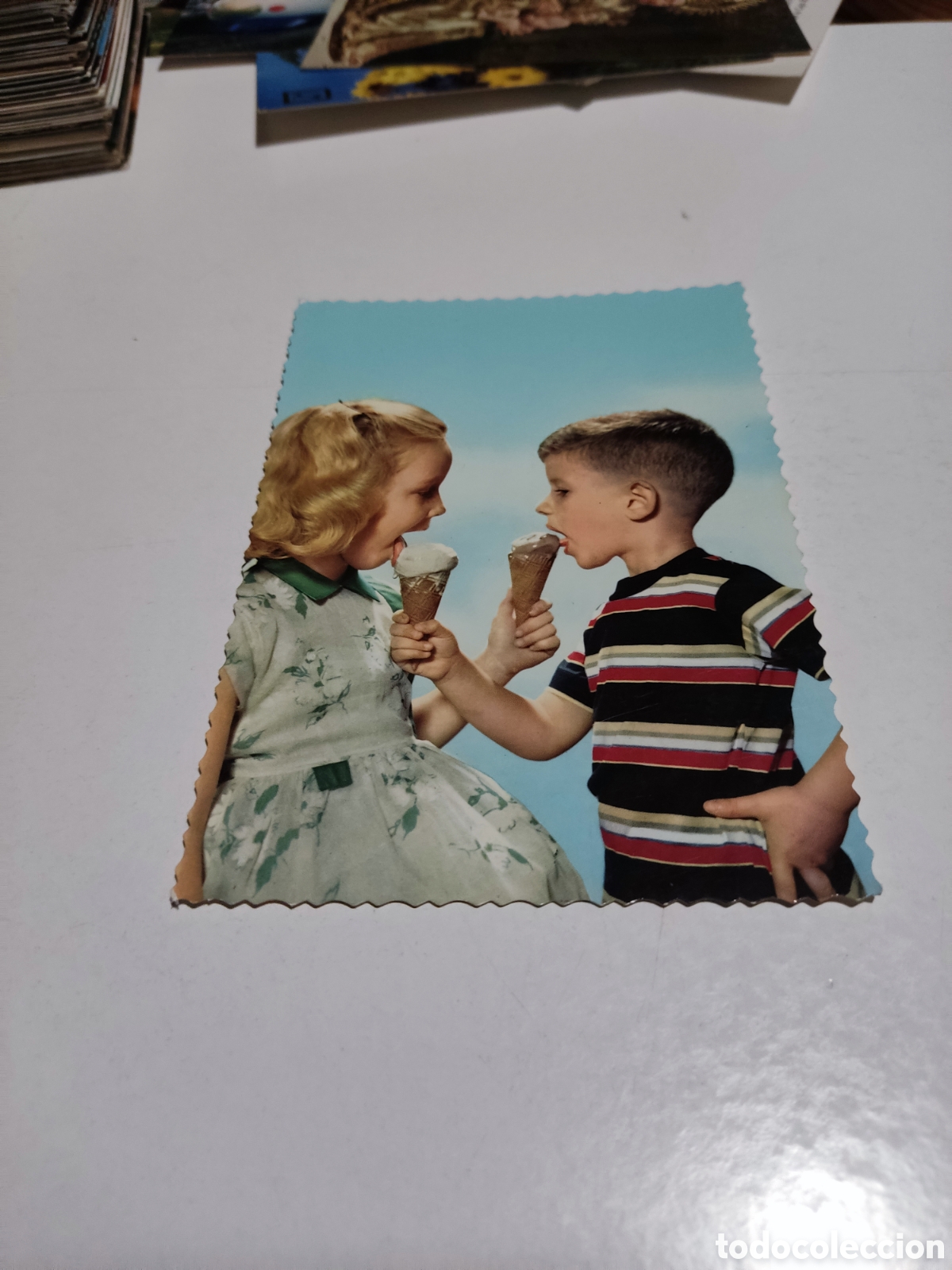 Postales: Postal ni&ntilde;os compartiendo helado - Foto 1
