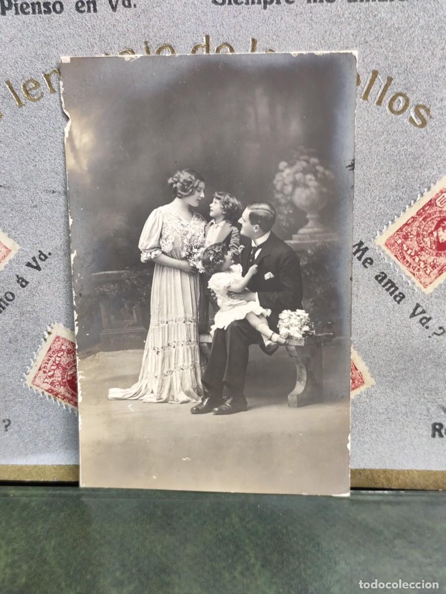 Postcards: PA 270 Postal Padres con hijo . Fechada en 1914