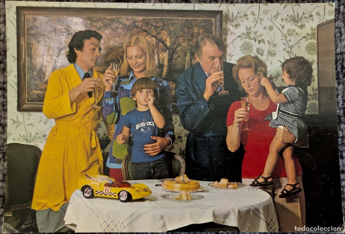 Postcards: Antigua postal de fiesta de cumplea&ntilde;os familiar con tarta y regalo (1973)