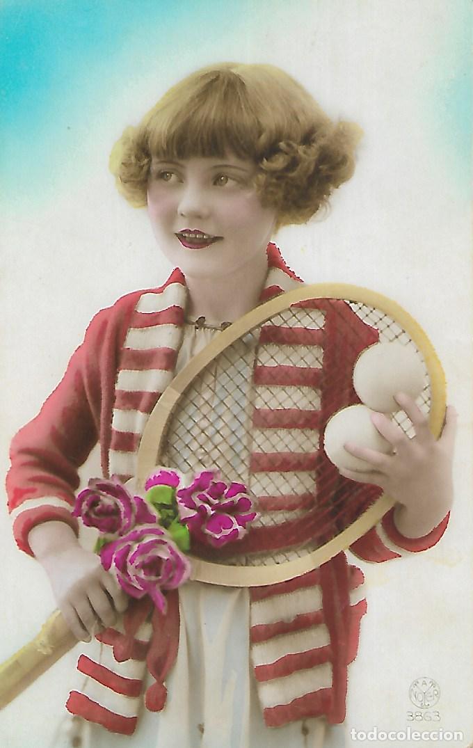 Postcards: NI&Ntilde;A CON RAQUETA DE TENISM, FLORES Y DOS PELOTAS (1925)
