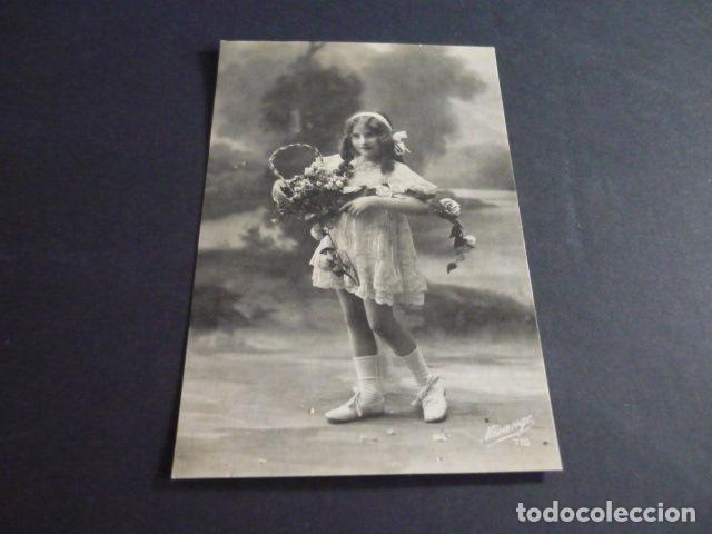 Postales: NI&Ntilde;A CON FLORES POSTAL - Foto 1