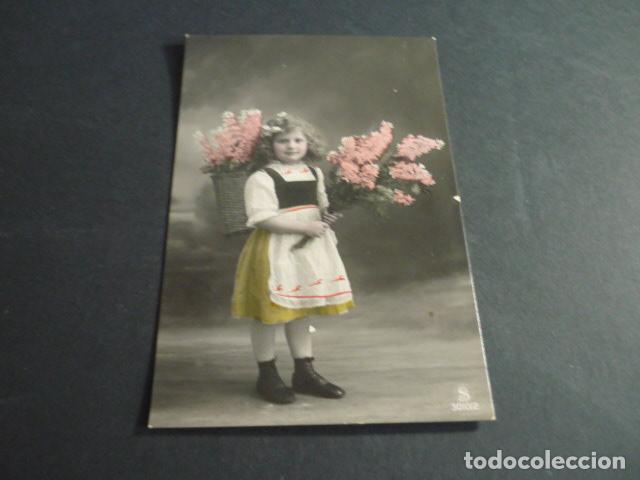 Postales: NI&Ntilde;A CON FLORES POSTAL - Foto 1
