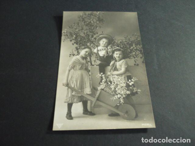 Postales: NI&Ntilde;OS CON FLORES POSTAL - Foto 1