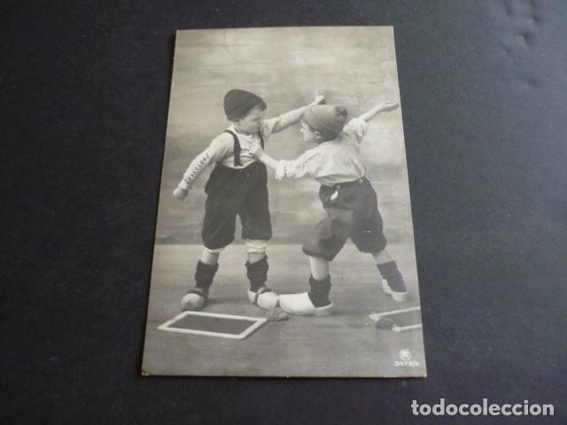 Postales: NI&Ntilde;OS CON ZUECOS POSTAL - Foto 1