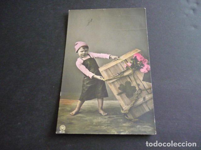 Postales: NI&Ntilde;O CON CAJA POSTAL - Foto 1