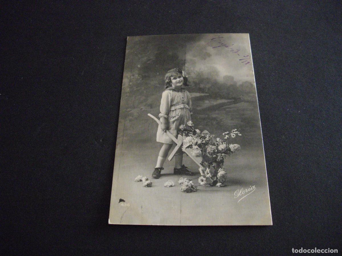 Postales: NI&Ntilde;A CON FLORES POSTAL - Foto 1