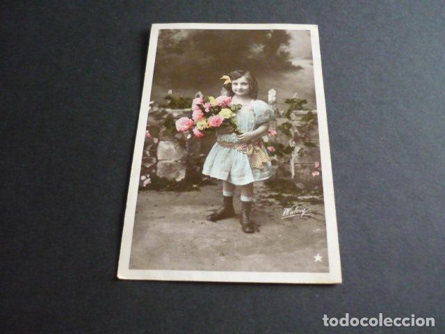 Postales: NI&Ntilde;A CON FLORES POSTAL - Foto 1