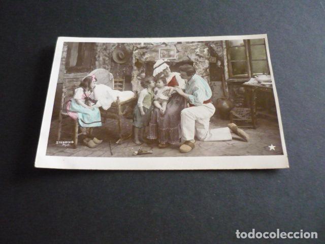 Postales: NI&Ntilde;OS CON PADRES POSTAL - Foto 1