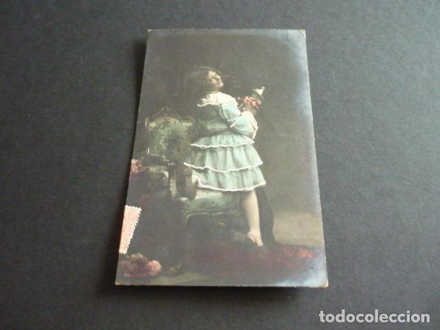 Postales: NI&Ntilde;A CON MU&Ntilde;ECO POSTAL - Foto 1