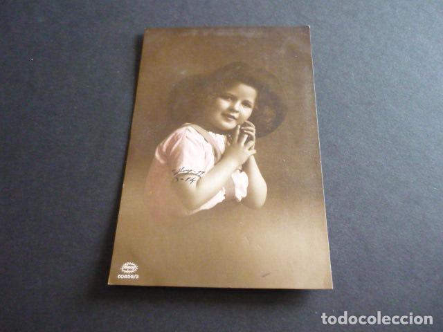 Postales: NI&Ntilde;A CON SOMBRERO POSTAL - Foto 1