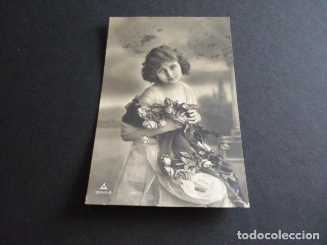 Postales: NI&Ntilde;A CON ROSAS POSTAL - Foto 1