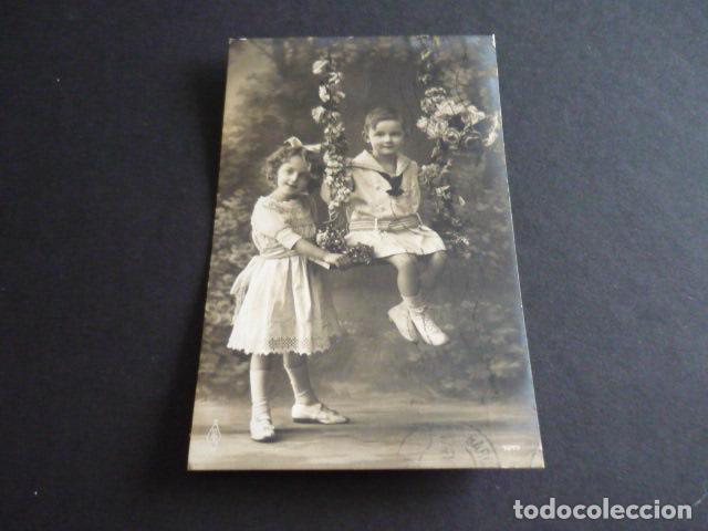 Postales: NI&Ntilde;OS EN COLUMPIO CON FLORES POSTAL - Foto 1
