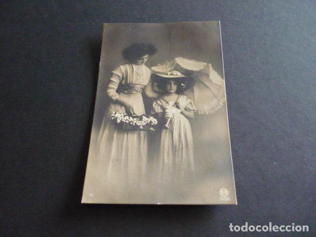 Postales: NI&Ntilde;AS CON FLORES POSTAL - Foto 1