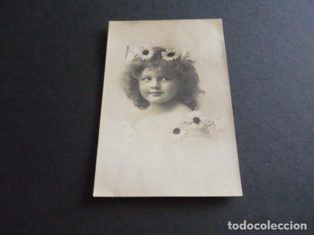 Postales: NI&Ntilde;A ELEGANTE CON MARGARITAS POSTAL - Foto 1