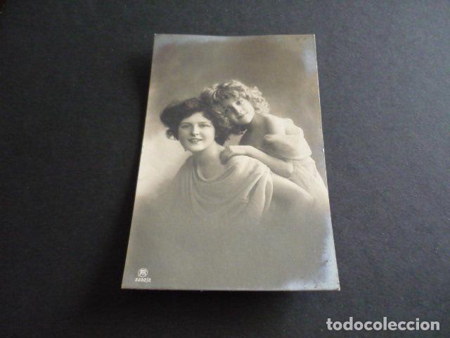 Postales: NI&Ntilde;A CON MADRE POSTAL - Foto 1