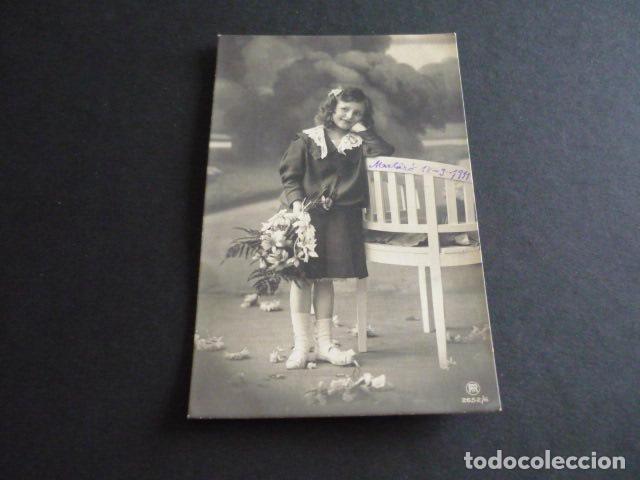 Postales: NI&Ntilde;A CON FLORES POSTAL - Foto 1