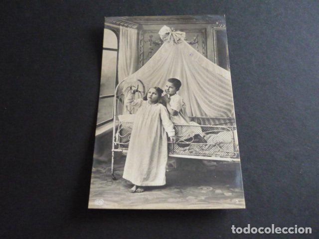 Postales: NI&Ntilde;OS EN LA CAMA POSTAL - Foto 1