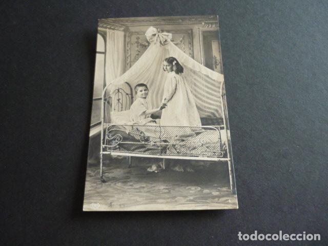 Postales: NI&Ntilde;OS EN LA CAMA POSTAL - Foto 1