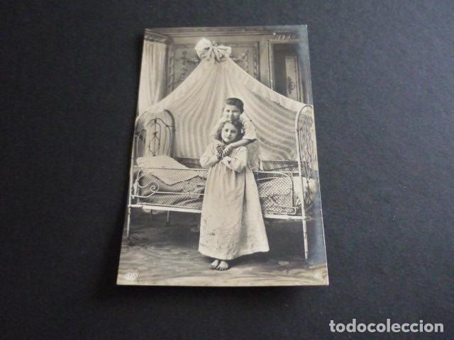 Postales: NI&Ntilde;OS EN LA CAMA POSTAL - Foto 1