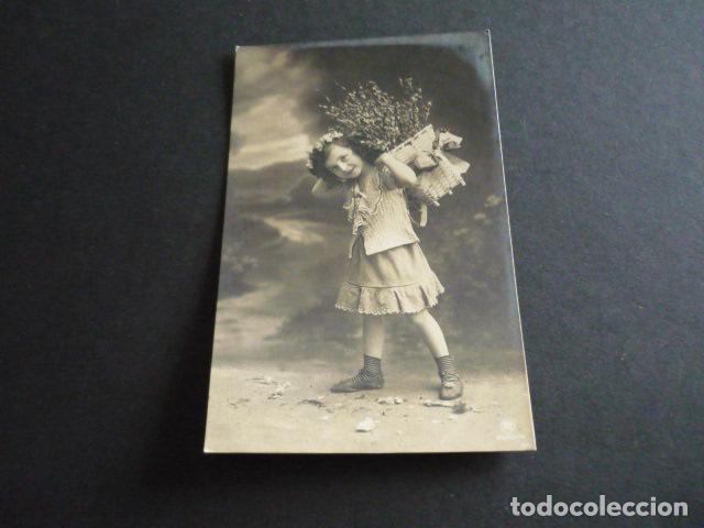 Postales: NI&Ntilde;A CON CESTA POSTAL - Foto 1