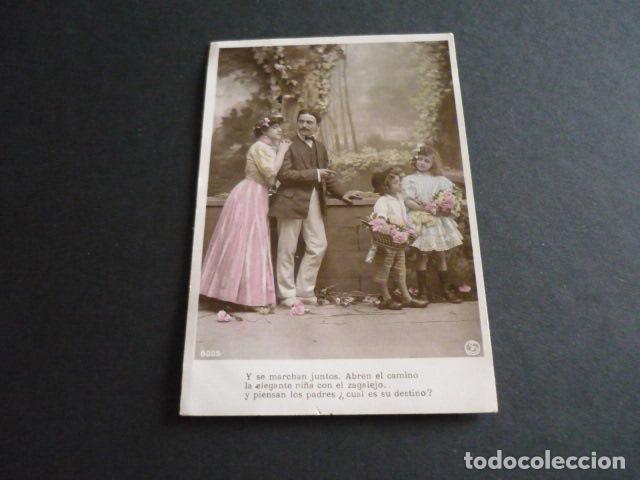 Postales: NI&Ntilde;OS CON SUS PADRES POSTAL - Foto 1