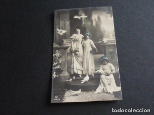Postales: NI&Ntilde;AS CON PALOMAS POSTAL - Foto 1