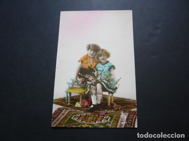 Postales: NI&Ntilde;AS CON FLORES POSTAL - Foto 1