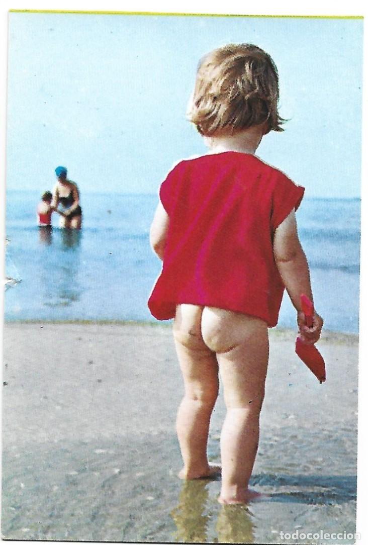Postales: &rdquo; NI&Ntilde;A EN LA PLAYA JUGANDO &rdquo; - Foto 1