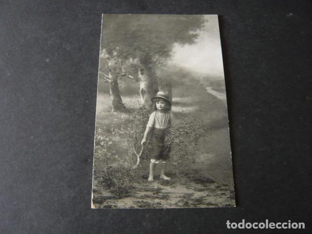 Postales: NI&Ntilde;O EN EL BOSQUE POSTAL - Foto 1