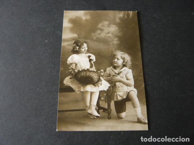 Postales: NI&Ntilde;O CON CESTA POSTAL - Foto 1