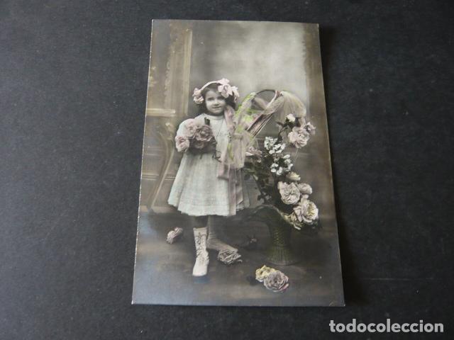 Postales: NI&Ntilde;A CON FLORES POSTAL - Foto 1