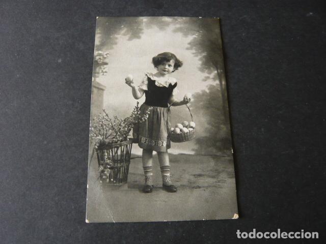 Postales: NI&Ntilde;A CON HUEVOS POSTAL - Foto 1