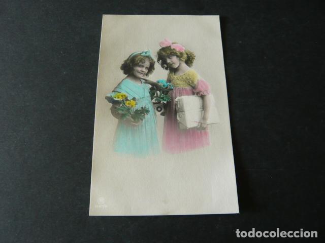 Postales: NI&Ntilde;AS CON FLORES POSTAL - Foto 1