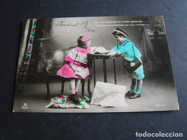 Postales: NI&Ntilde;A CON CARTERO POSTAL - Foto 1